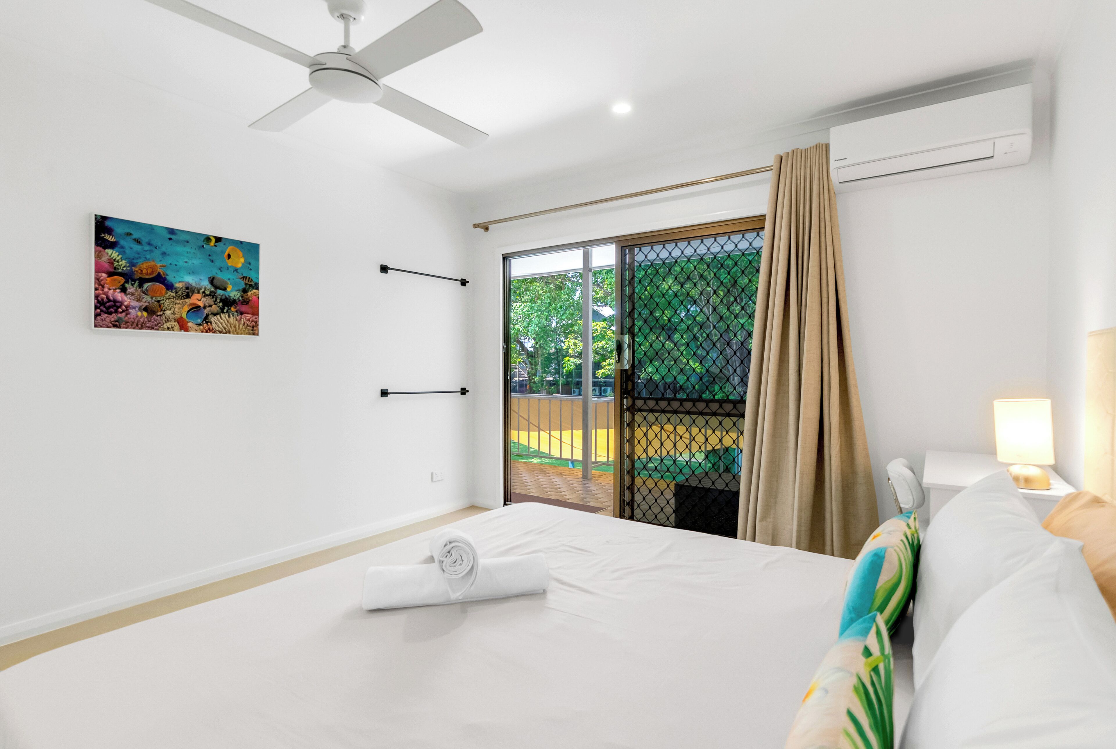 Family Townhome, Park View | Blackout curtains, soundproofing, iron/ironing board, free WiFi