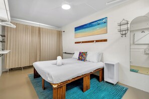 Family Townhome, Park View | Blackout drapes, soundproofing, iron/ironing board, free WiFi