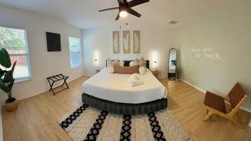 Iron/ironing board, WiFi, bed sheets