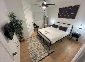 Strykjärn/strykbräda, wi-fi och sängkläder