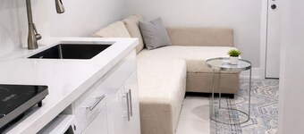 Sudio Basement Suite with Sofa Bed and kitchen, Entrance from Garage -Sleeps 2