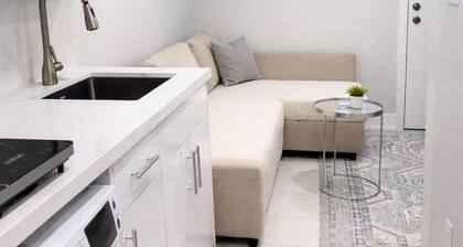 Sudio Basement Suite with Sofa Bed and kitchen, Entrance from Garage -Sleeps 2