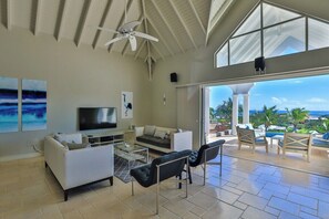 TV - Villa Beauvoir: Ocean View (Orient Bay)