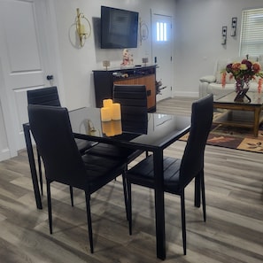 Dining - Charming 2bed/2ba remodeled in Knoxville (Knoxville)