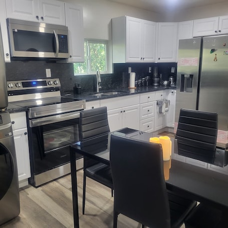 Fridge, microwave, oven, stovetop. Charming 2bed/2ba remodeled in Knoxville