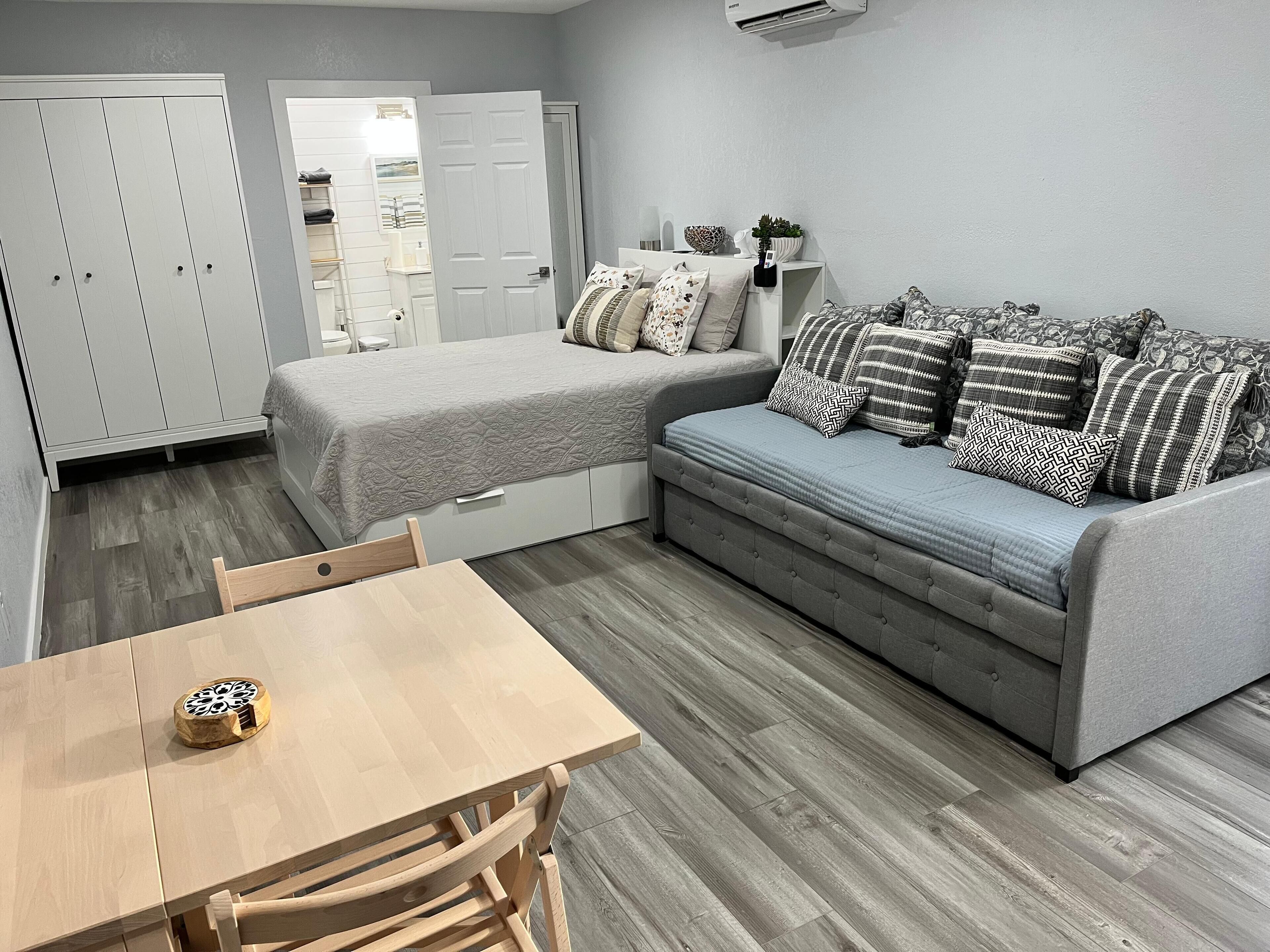 Iron/ironing board, free WiFi, bed sheets