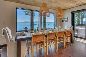 Dining - Lakefront 6-bedroom house with Pier and Hot tub perfect for family getaways (Tahoma)