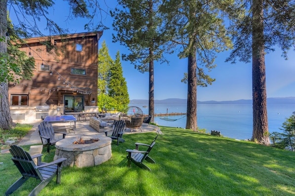 Terrace/patio - Lakefront 6-bedroom house with Pier and Hot tub perfect for family getaways (Tahoma)