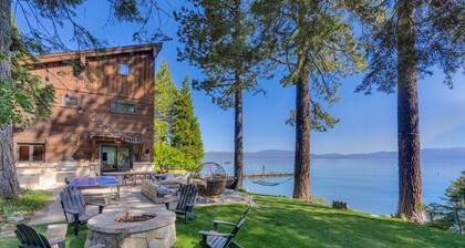 Lakefront 6-bedroom house with Pier and Hot tub perfect for family getaways