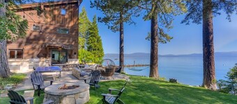 Lakefront 6-bedroom house with Pier and Hot tub perfect for family getaways