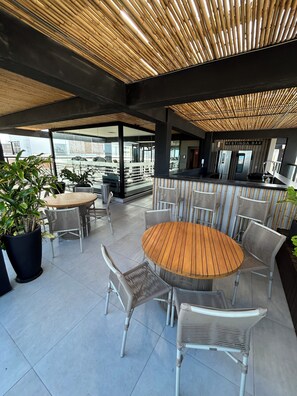 Apartment | Living area | 40-inch Smart TV with digital channels - Melhores Flats - Seu desejo (João Pessoa)