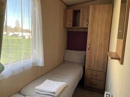 Cotswold Lakeside Retreat