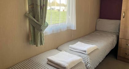 Cotswold Lakeside Retreat