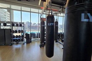 Fitness facility - Luxe 1-Bed Corner Suite in Music Row Nashville - Coworking, Gym, Skyline Views (Nashville)