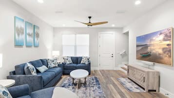 Byhus - flere senge - terrasse - byudsigt (1906 W Cherry St, 2) | Opholdsområde