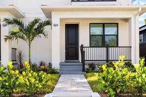 Exterior detail - New Build in Old West 3 Bed, 2 Bath Family Rental (Tampa)