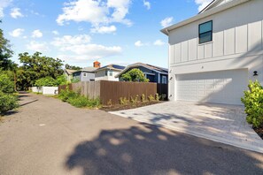 Exterior - New Build in Old West 3 Bed, 2 Bath Family Rental (Tampa)