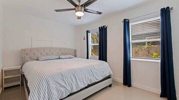 Hus, flere senger, terrasse, hageutsikt (4801 14th Ave S) | 3 soverom, individuelt dekorert, individuelt innredet og sengetøy