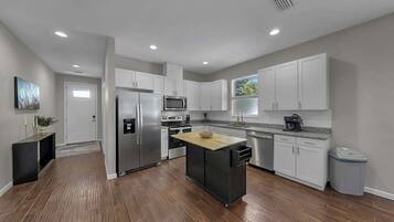 House, Multiple Beds, Patio, Garden View (3114 E 21st Ave) | Private kitchen