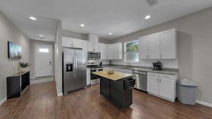 House, Multiple Beds, Patio, Garden View (3114 E 21st Ave) | Private kitchen - Cozy Downtown Tampa Retreat (Tampa)