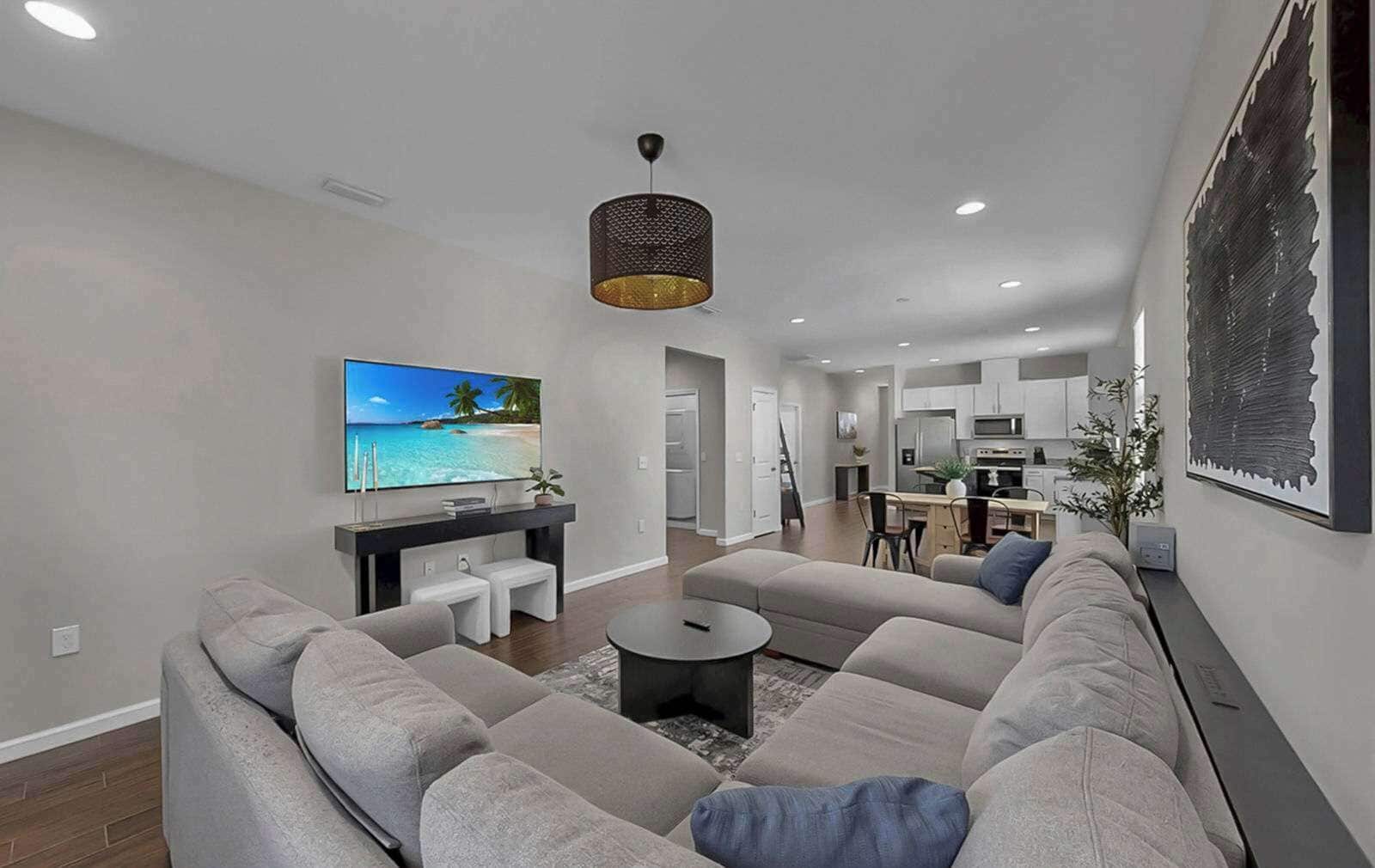 Hus, flere senger, terrasse, hageutsikt (3114 E 21st Ave) | Oppholdsområde