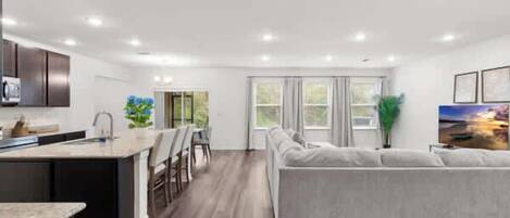 House, Multiple Beds, Patio, Garden View (14282 Coronado Dr) | Interior