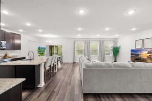 Ferienhaus, Mehrere Betten, Terrasse, Gartenblick (14282 Coronado Dr) | Innenbereich