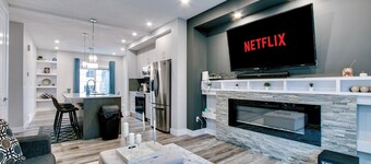 Luxury Townhouse, Garage, Close to WEM