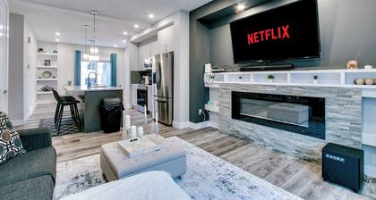 Luxury Townhouse, Garage, Close to WEM