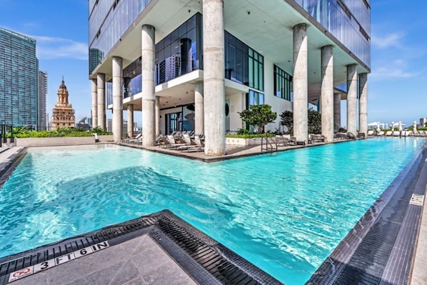 Piscina all'aperto, una piscina riscaldata