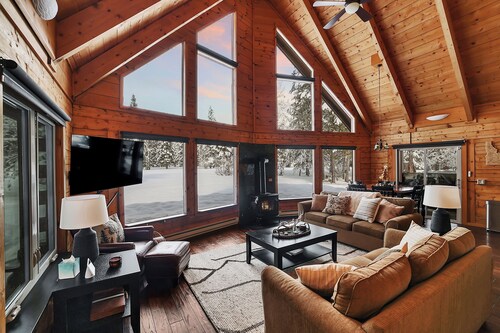 Golf Course Cabin with Hot Tub- March Specials