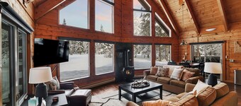 Golf Course Cabin with Hot Tub- March Specials