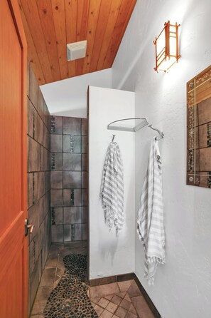 淋浴設備、風筒、提供毛巾、番梘