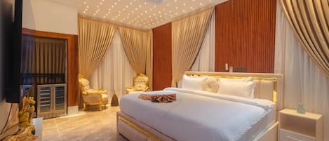 Attico Luxury, vista città | Una scrivania, ferro/asse da stiro, Wi-Fi gratuito