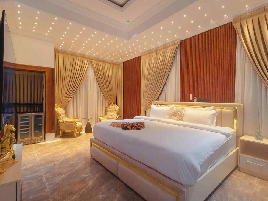 Luxury Penthouse, City View | Minibar, desk, iron/ironing board, free WiFi