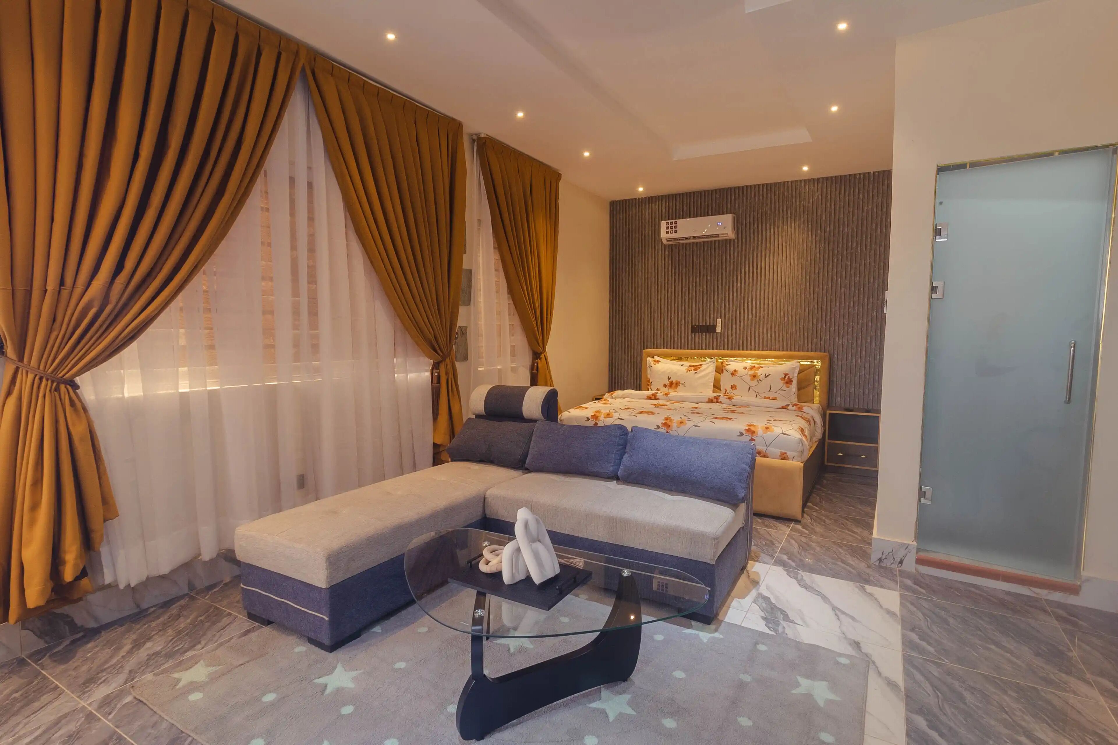 Deluxe Studio Suite | Desk, iron/ironing board, free WiFi