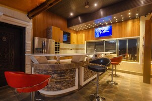 Luxury Penthouse, City View | Terrace/patio