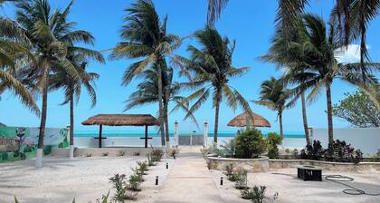 BRISA: Cozy 1-bedroom suite in charming Celestún with AC and King bed.