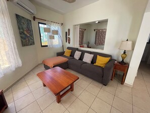 Living area - Spacious 1-bedroom apartment with AC in charming Celestún (Celestún)