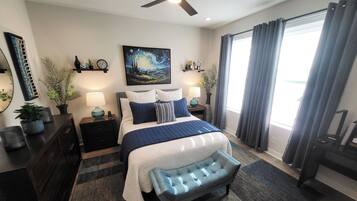 1 Schlafzimmer, Zimmersafe, Schreibtisch, Bügeleisen/Bügelbrett