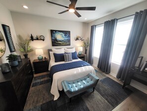 1 Schlafzimmer, Zimmersafe, Schreibtisch, Bügeleisen/Bügelbrett