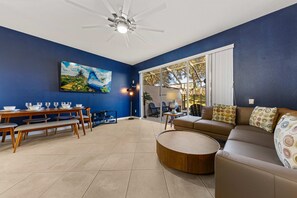 Living area - Private Pool 3BR Villa w/ Resort Access, Disney (Kissimmee)