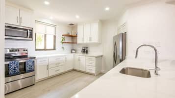 Condo, Balcony, Ocean View | Private kitchen