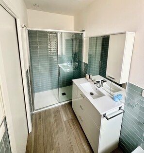 Shower, hair dryer, bidet, towels - Accommodation near the center with free parking (Firenze)
