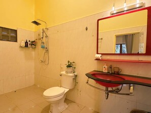 Bathroom - Room-serene City Hideaway in Phnom Penh' (Phnom Penh)