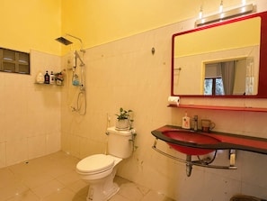 Chambre, 1 chambre, fumeur, balcon | Salle de bain