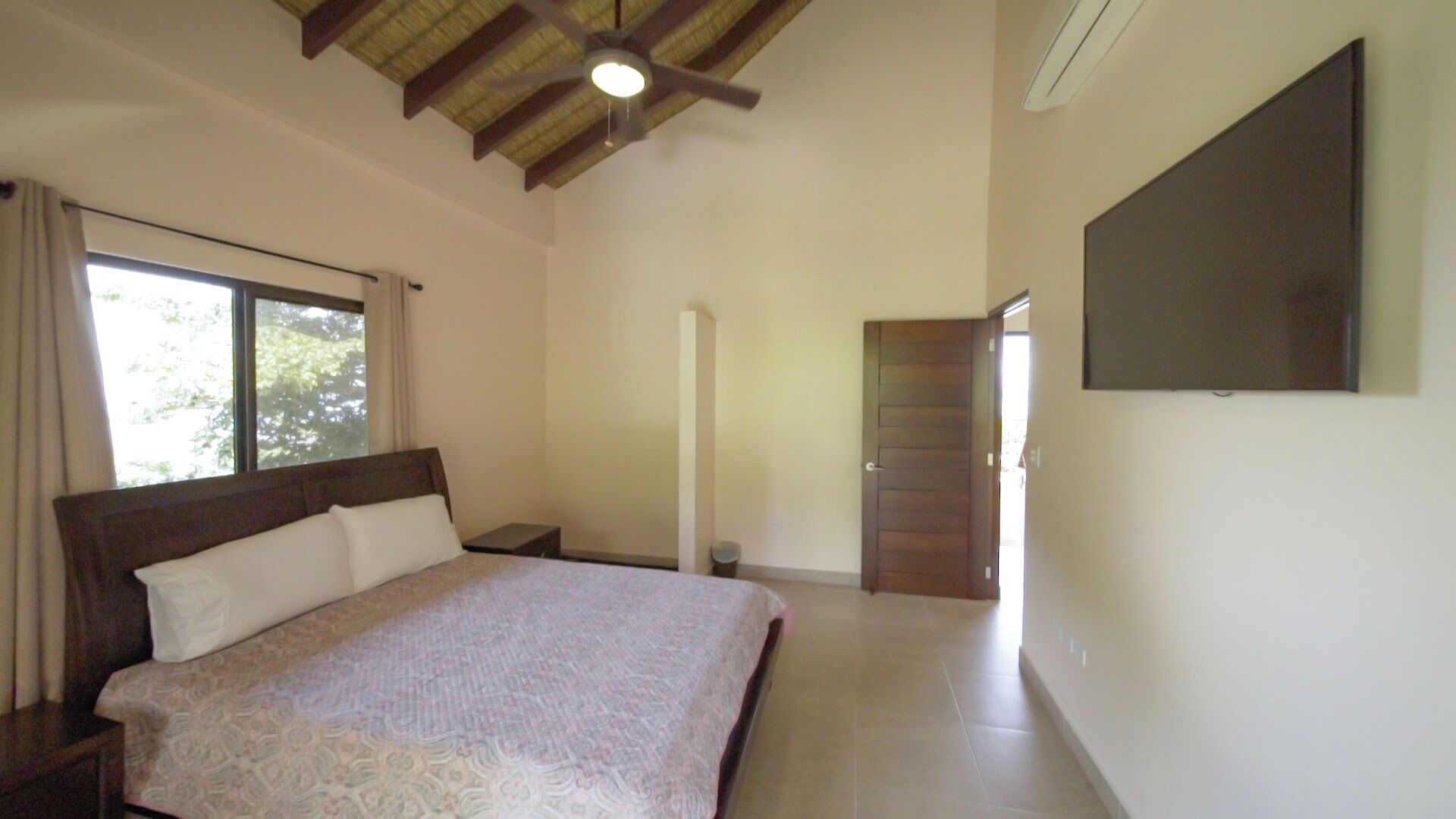 3 bedrooms, in-room safe, iron/ironing board, free WiFi