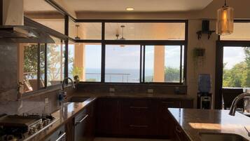 Micro-ondes, four, plaque de cuisson, lave-vaisselle