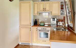 ثلاجة، فرن، موقد طهي مسطح، غسالة أطباق