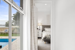 3 habitaciones, tabla de planchar con plancha, wifi y ropa de cama 